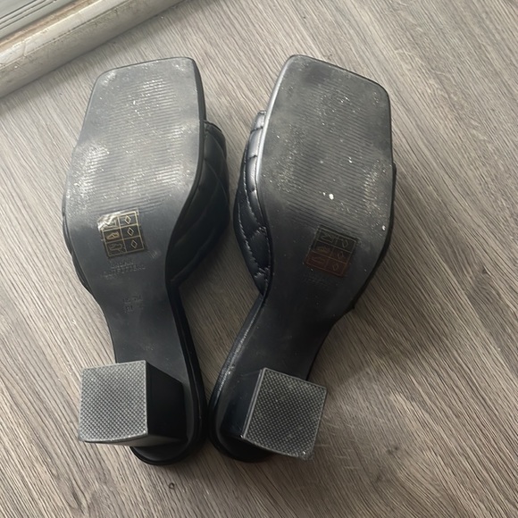 Urban Outfitter Black Leather open toe block heels in US 7.5 EU 38 - Picture 2 of 2